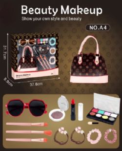 ENSEMBLE DE MAQUILLAGE - POCHETTE ET ACCESSOIRES D'INSPIRATION LOUIS VUITTON